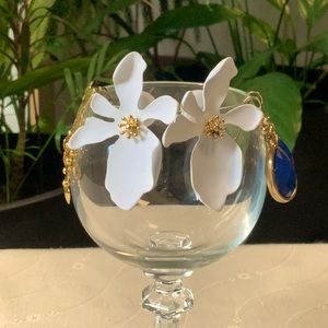 Flowers and gold earring collection